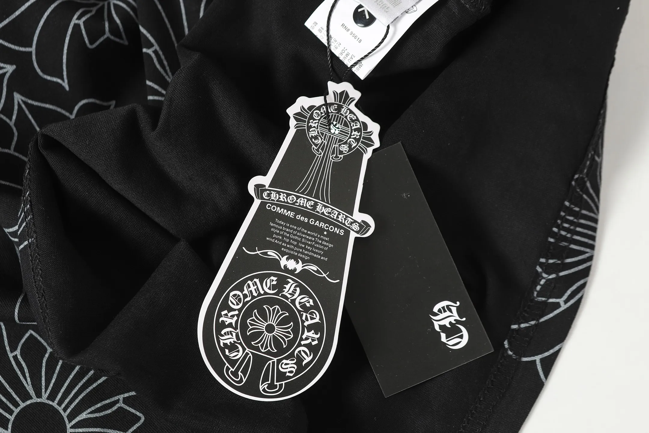 P170 Chrome Hearts CH Chrome Hearts Dark Pattern Color Horseshoe Sanskrit Short Sleeve T-shirt Uses direct injection imported machine printing Hardware and accessories are all milled and customized Correctly configured Black 2025 Chrome Hearts genuine packaging 260 grams of custom-dyed double yarn cotton Large version Loose and stylish Differentiated from low version slim and long version The upper body stretches the hips 100% commitment: top quality Do not make fast food The highest version on the market Top quality - different from the ordinary versions on the market If you care about quality, you should also respect the price. Absolutely 0 after-sales service and 0 return rate so far. It’s hard not to love the style - 260g double yarn cotton custom dyed fabric - Correct high-density main mark, washed tag, hand-sewn